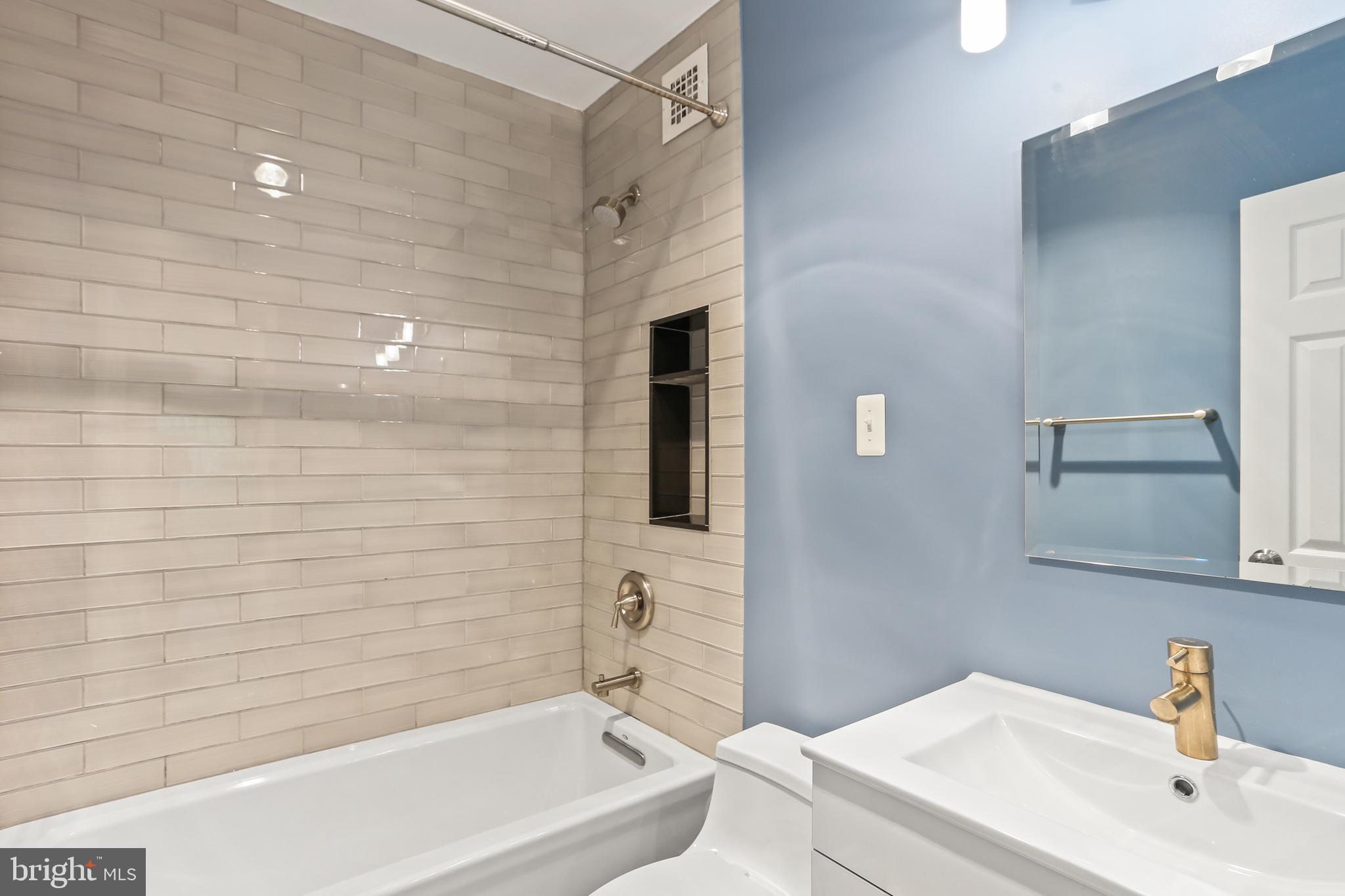 HAMLET HOUSE - Residential