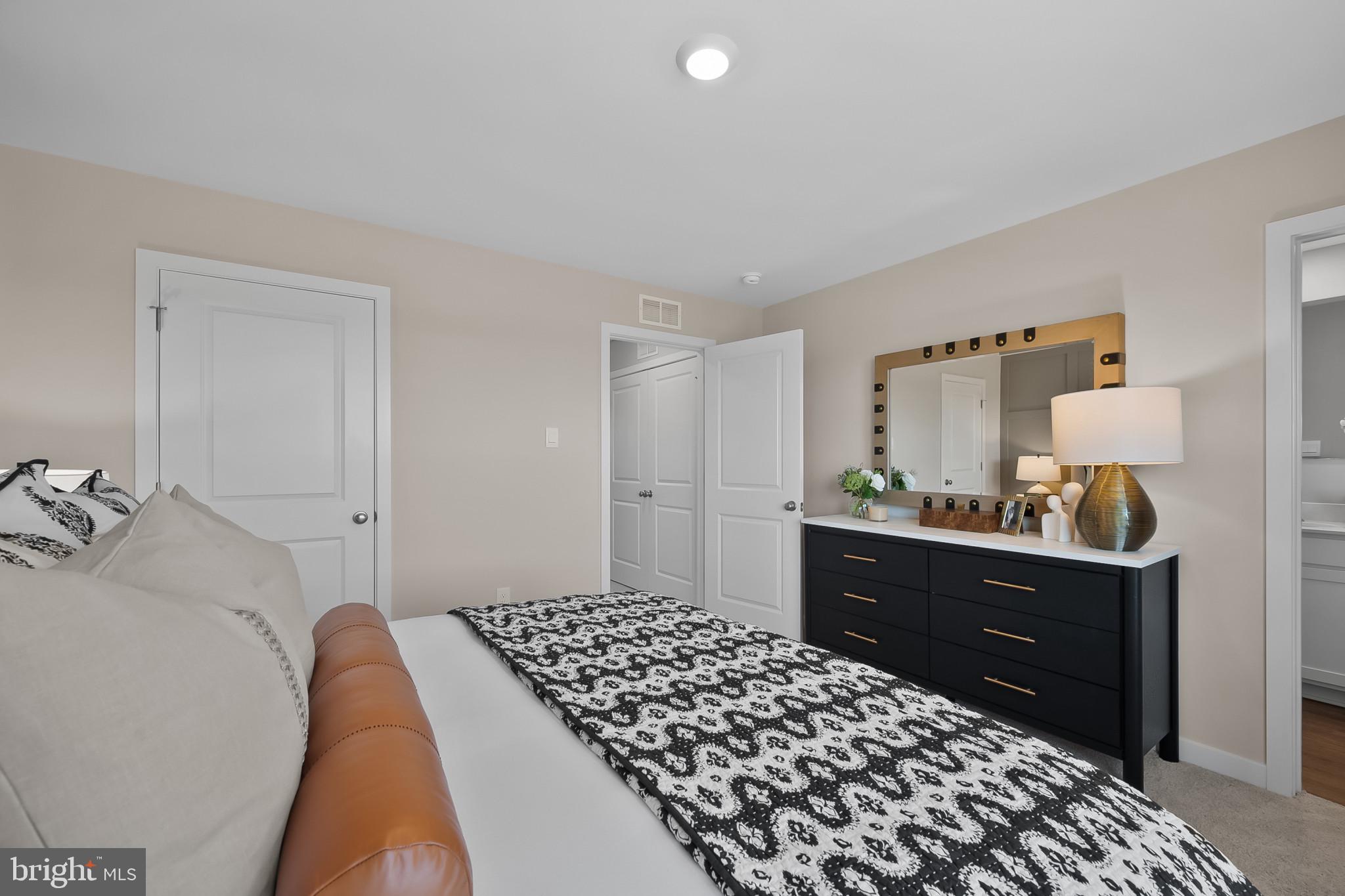 RIVERPOINTE - Residential