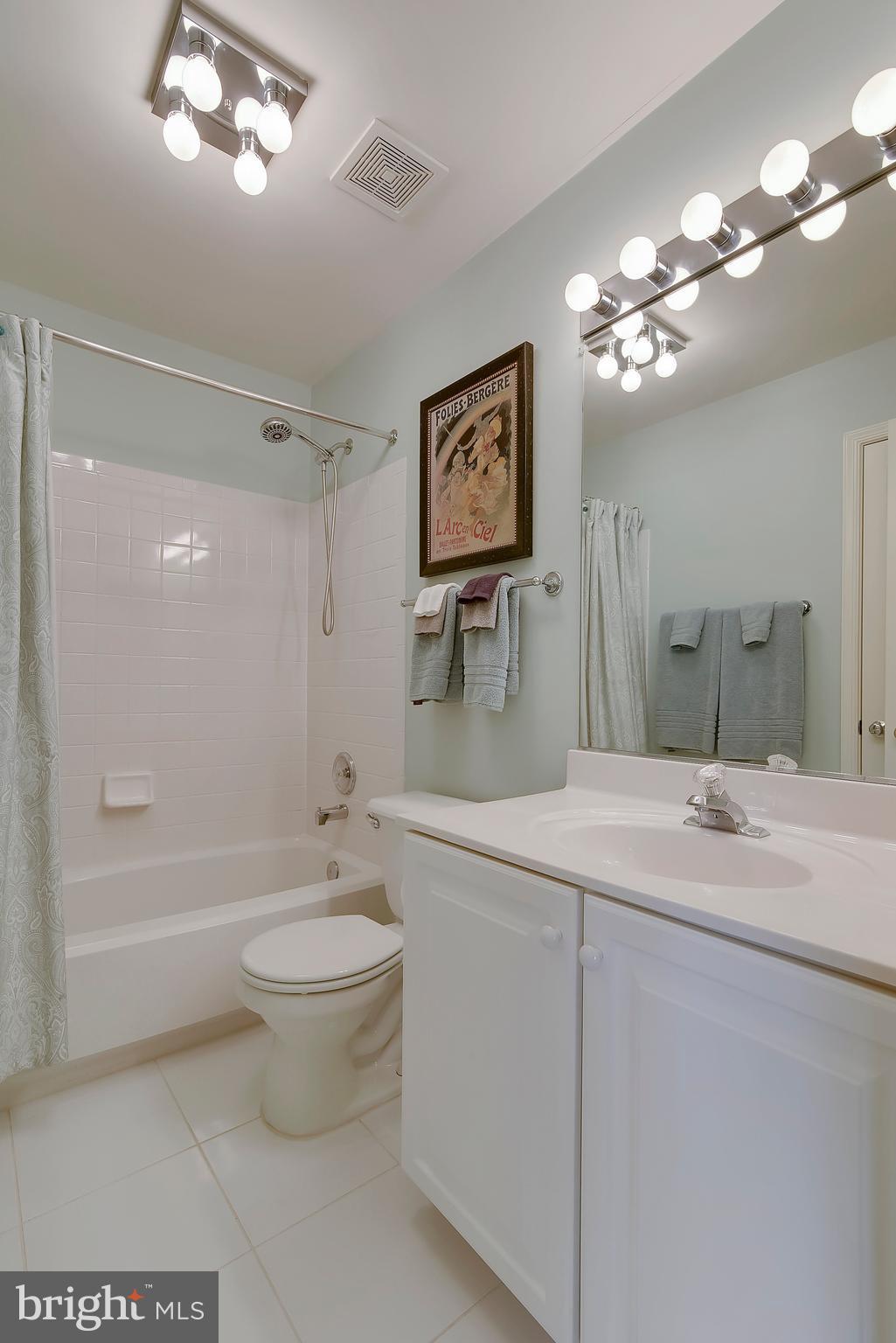 ASHBURN VILLAGE - Residential