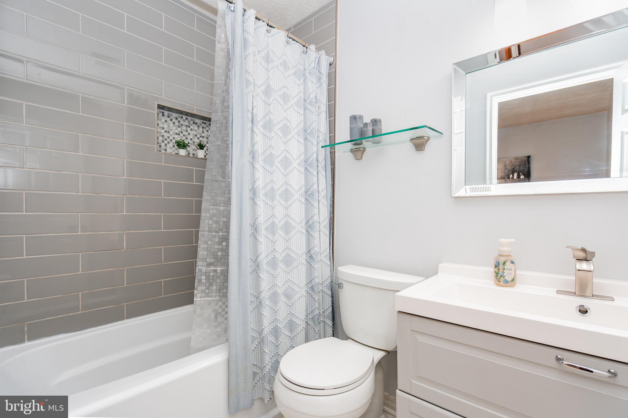 GUNNERS LAKE VILLAGE - Residential