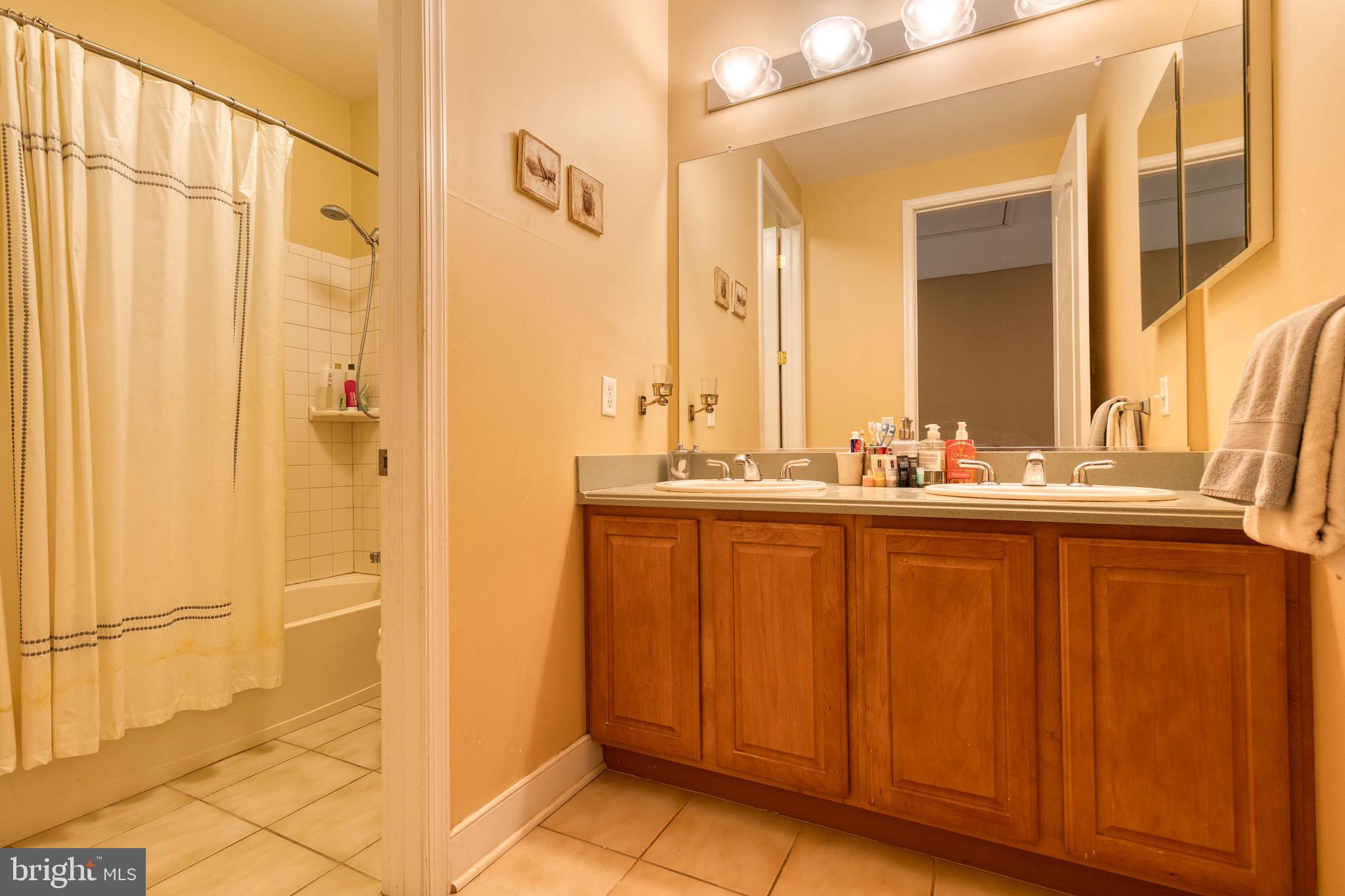 NORTH ROLAND PARK - Residential