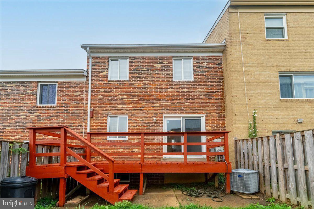 SOUTHGATE WOODS TOWNHOUSES - Residential Lease