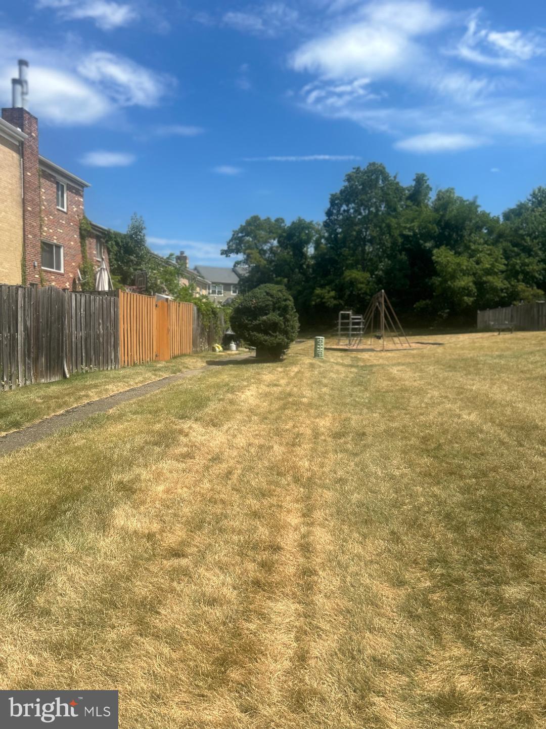 SOUTHGATE WOODS TOWNHOUSES - Residential Lease