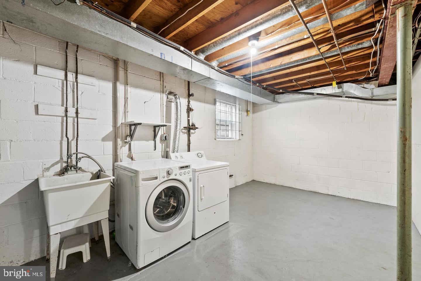 SOUTHGATE WOODS TOWNHOUSES - Residential Lease