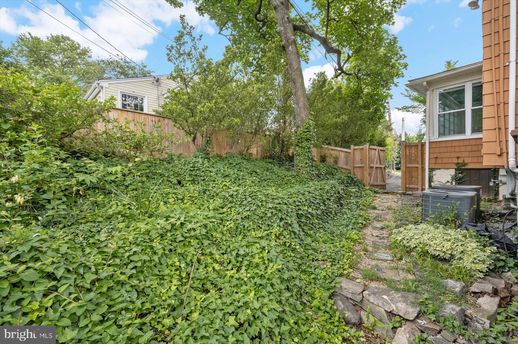 LAKE EVESHAM - Residential