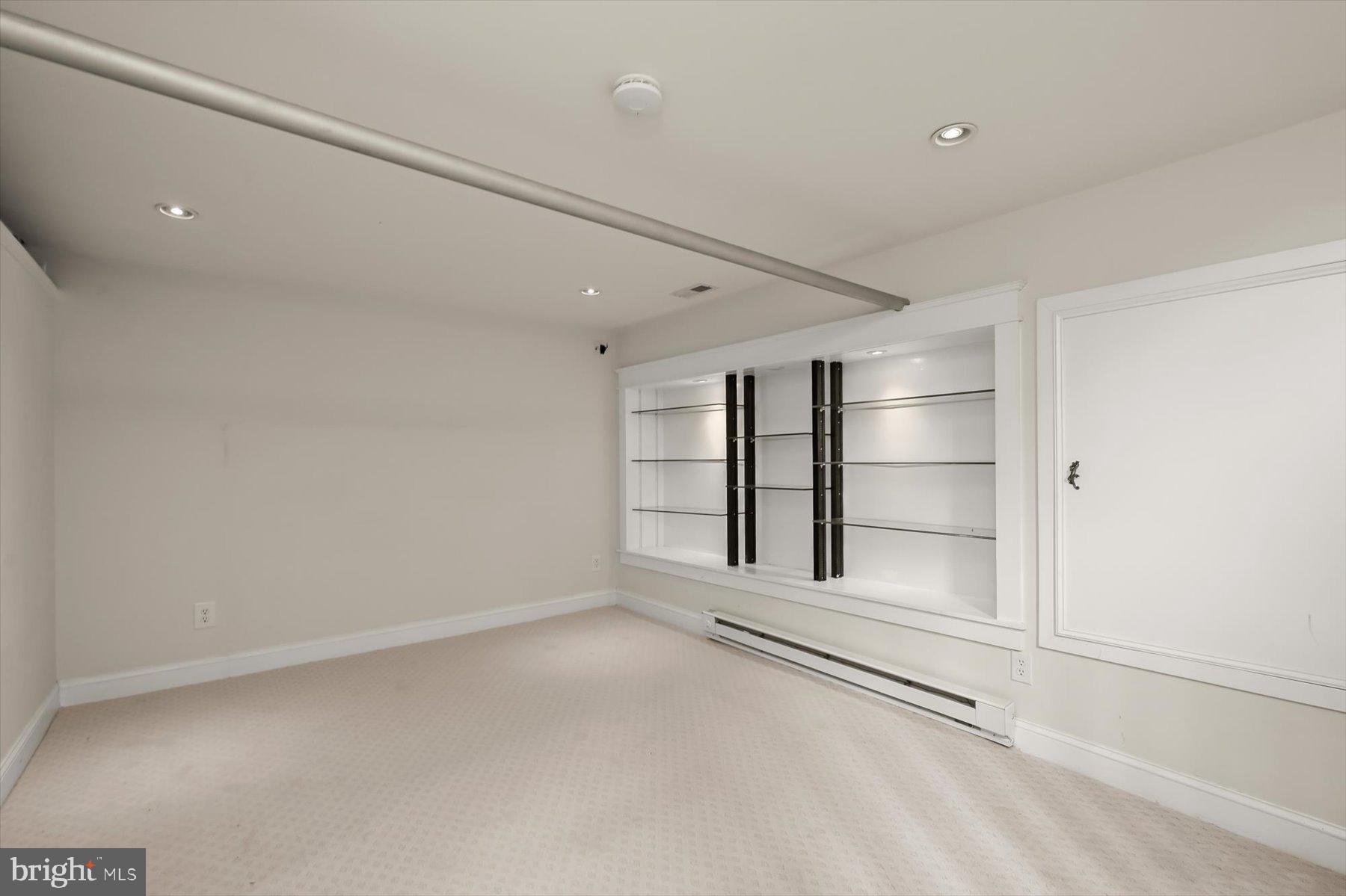 LAKE EVESHAM - Residential