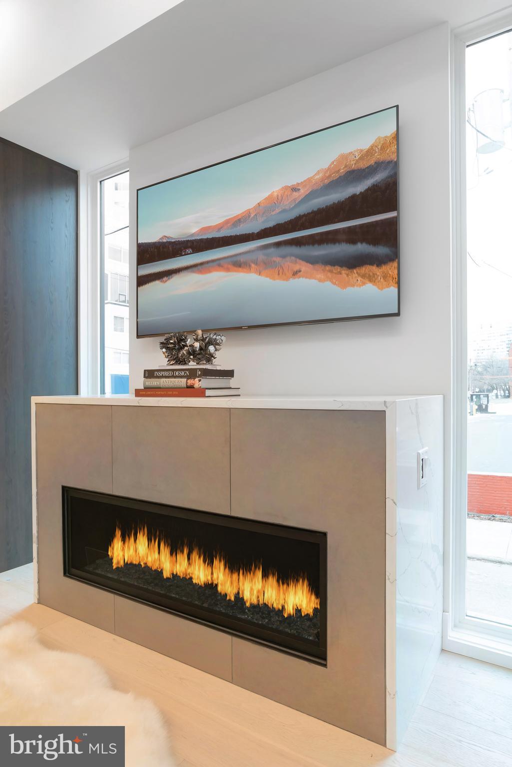 LOGAN SQUARE - Residential