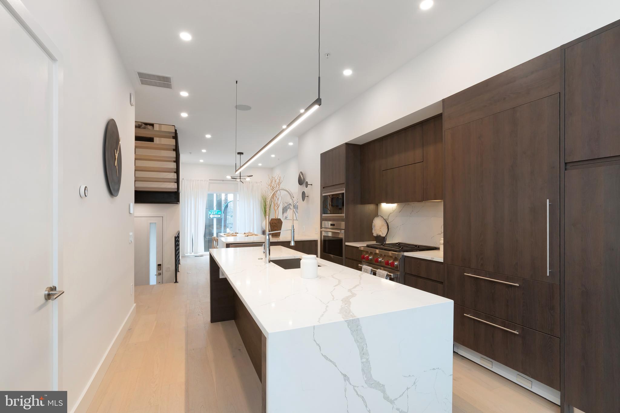 LOGAN SQUARE - Residential