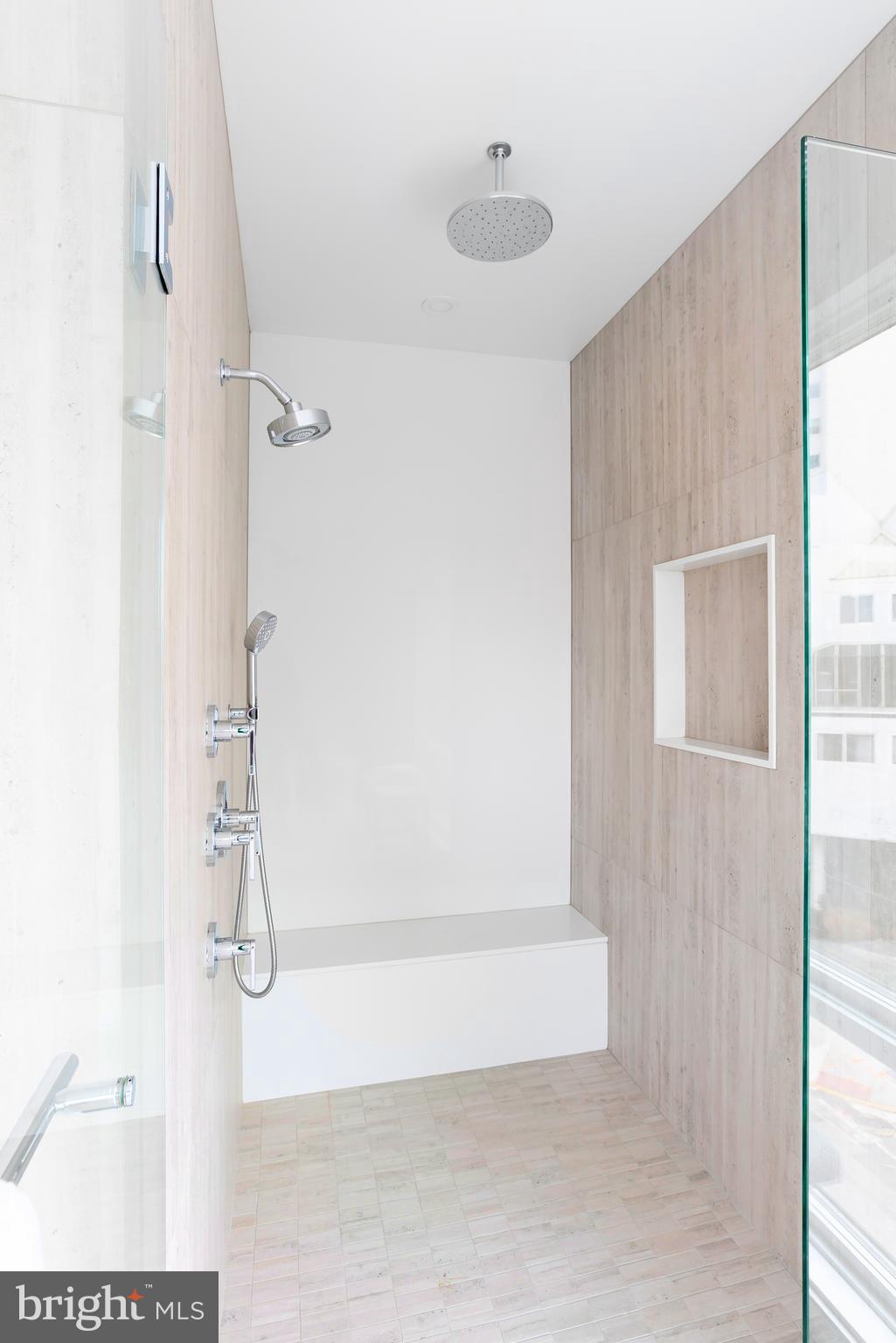 LOGAN SQUARE - Residential