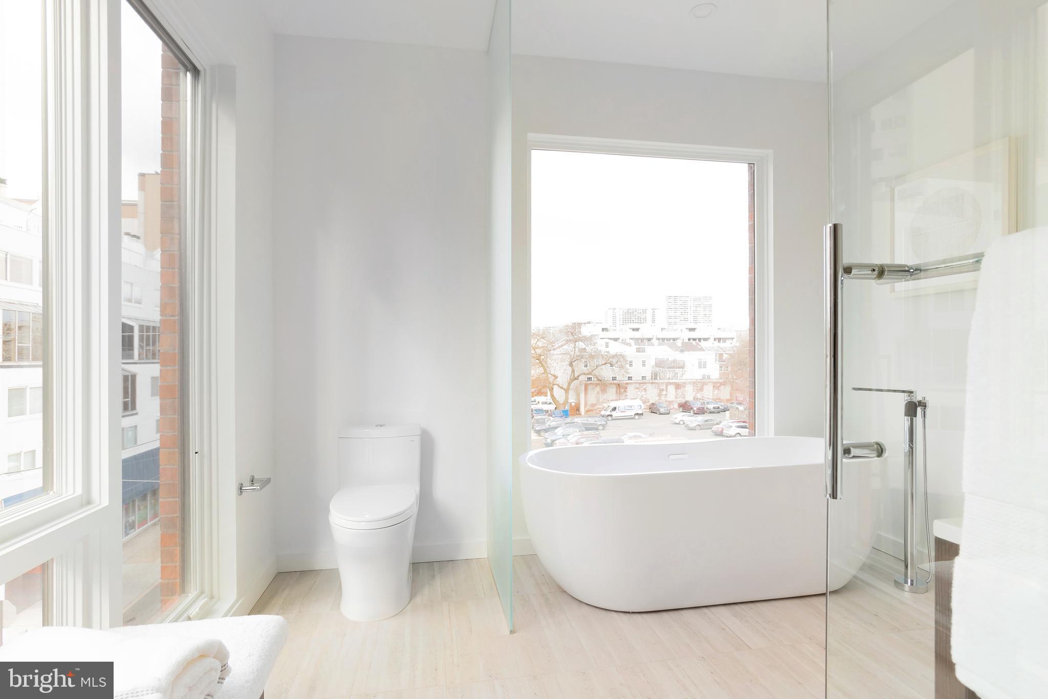 LOGAN SQUARE - Residential