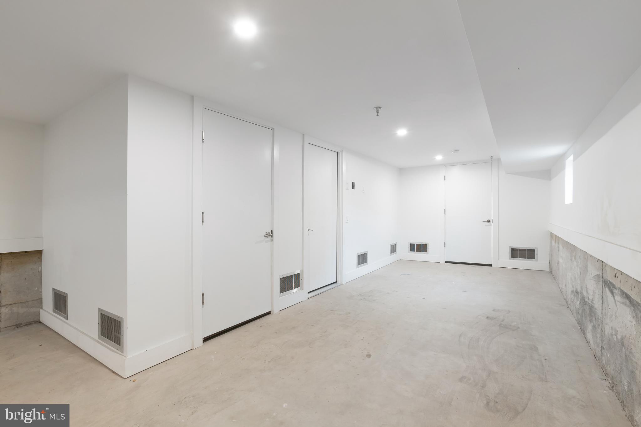 LOGAN SQUARE - Residential