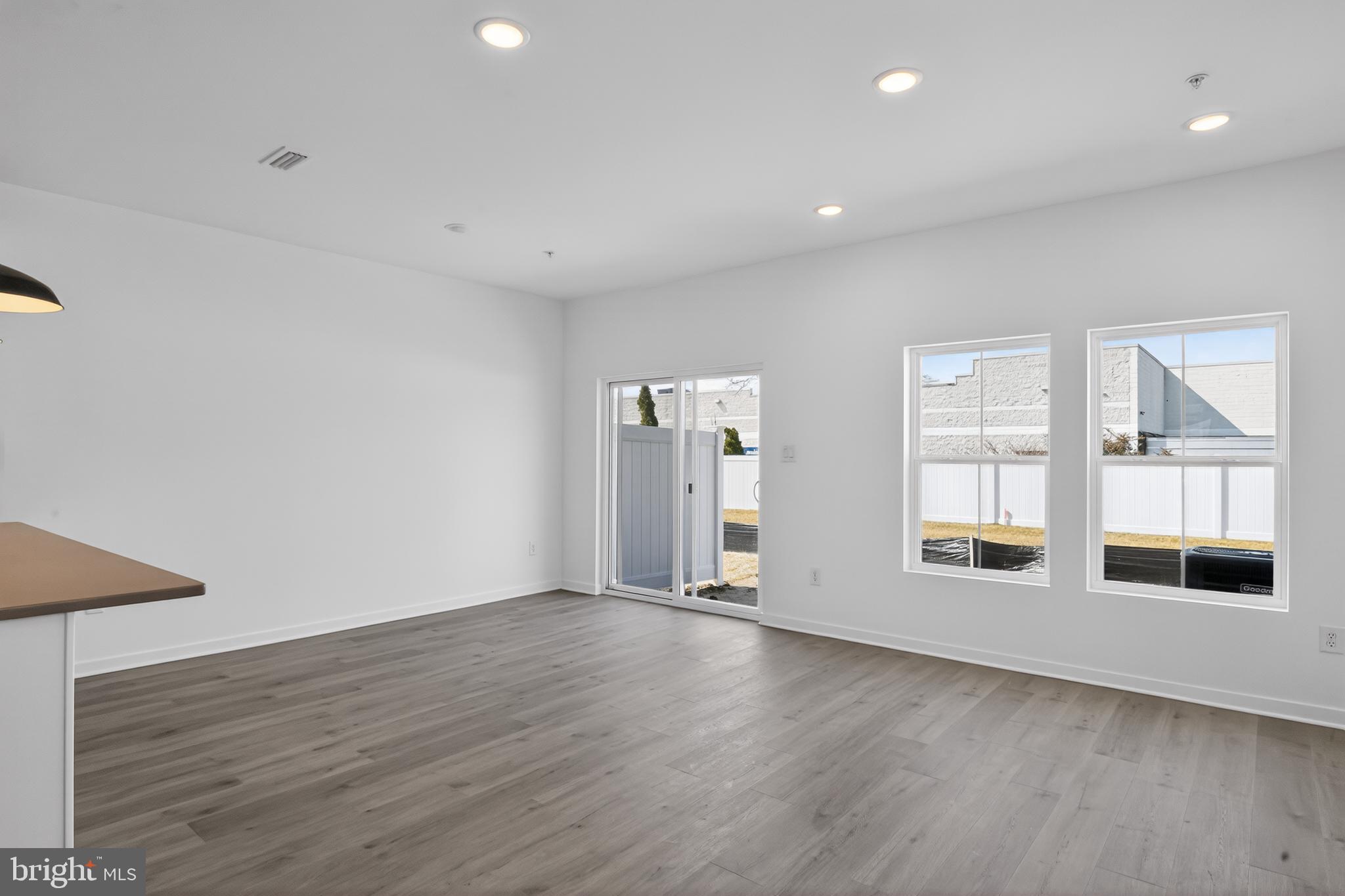 NORTH POINTE COMMONS - Residential