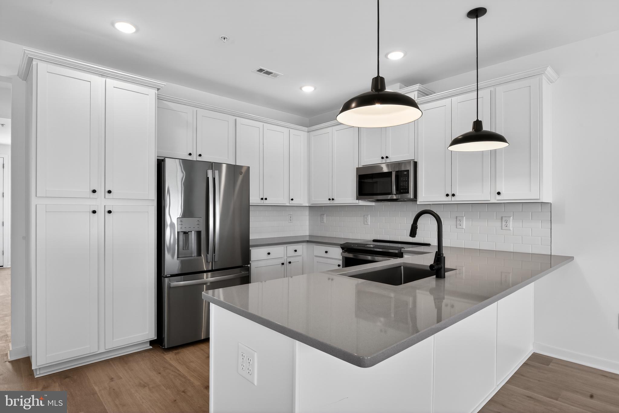 NORTH POINTE COMMONS - Residential