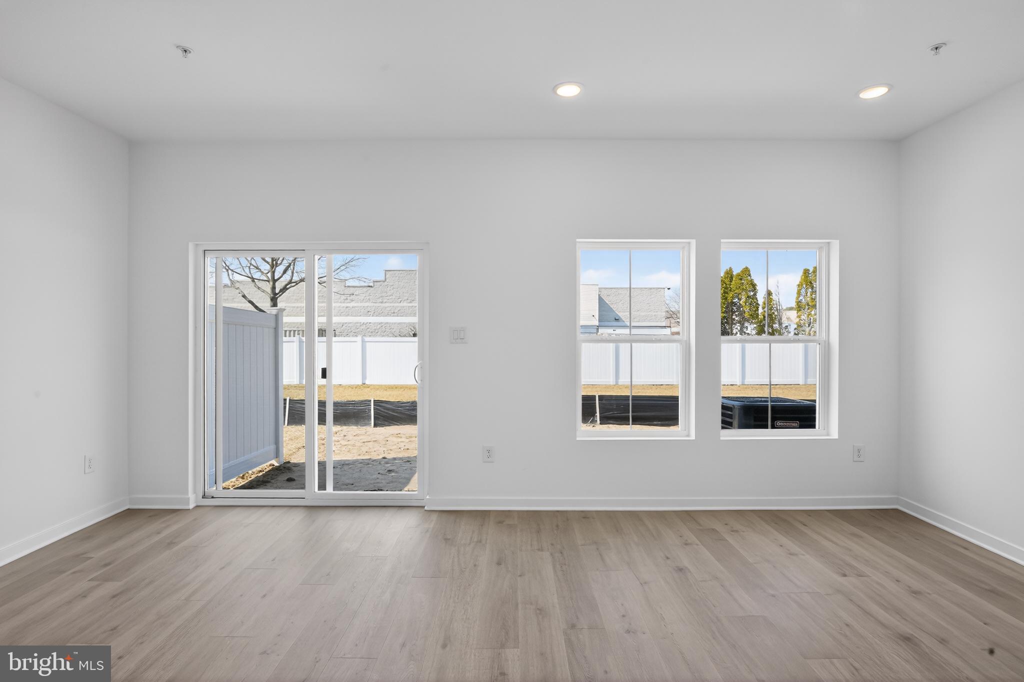 NORTH POINTE COMMONS - Residential