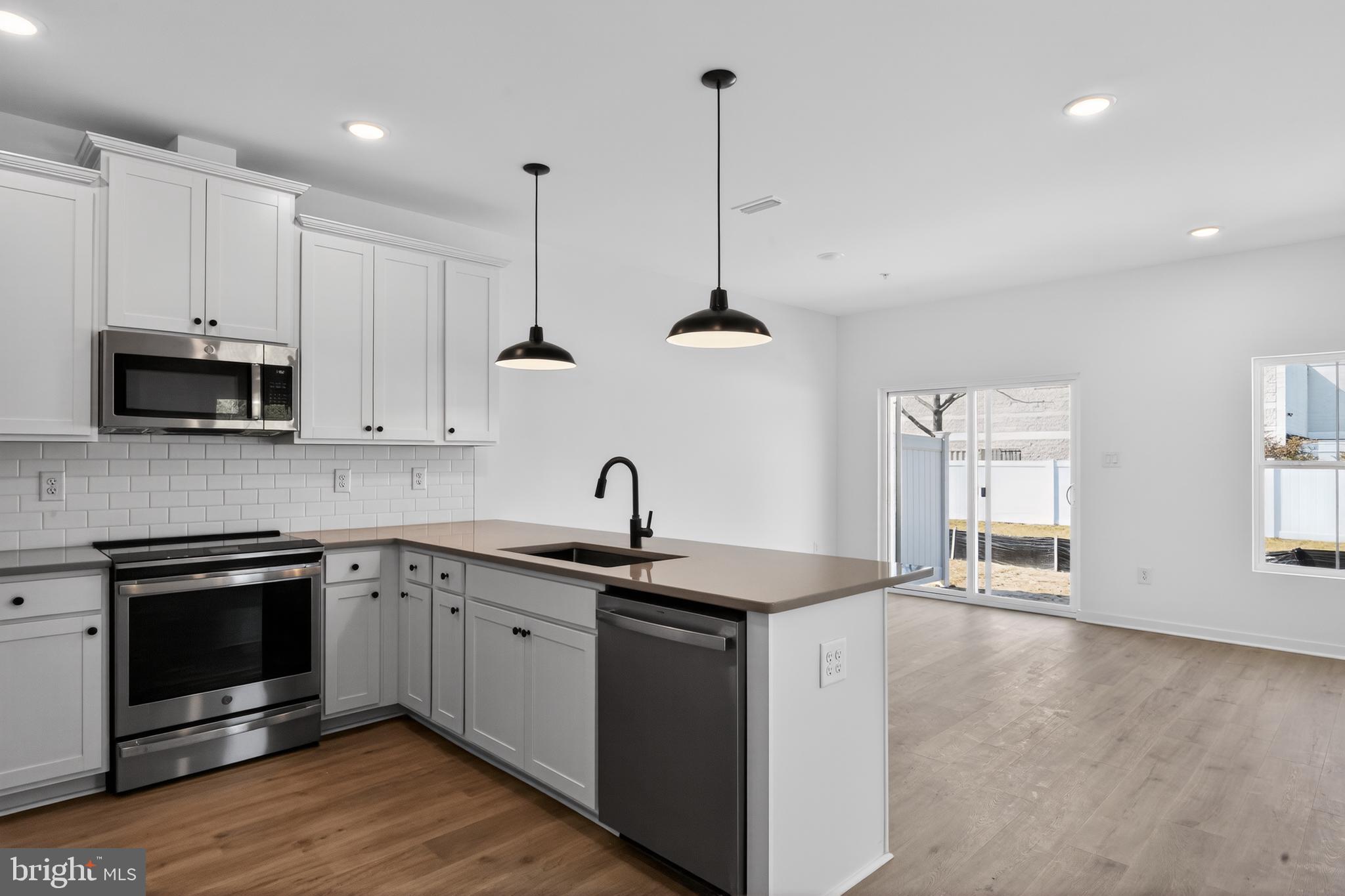 NORTH POINTE COMMONS - Residential