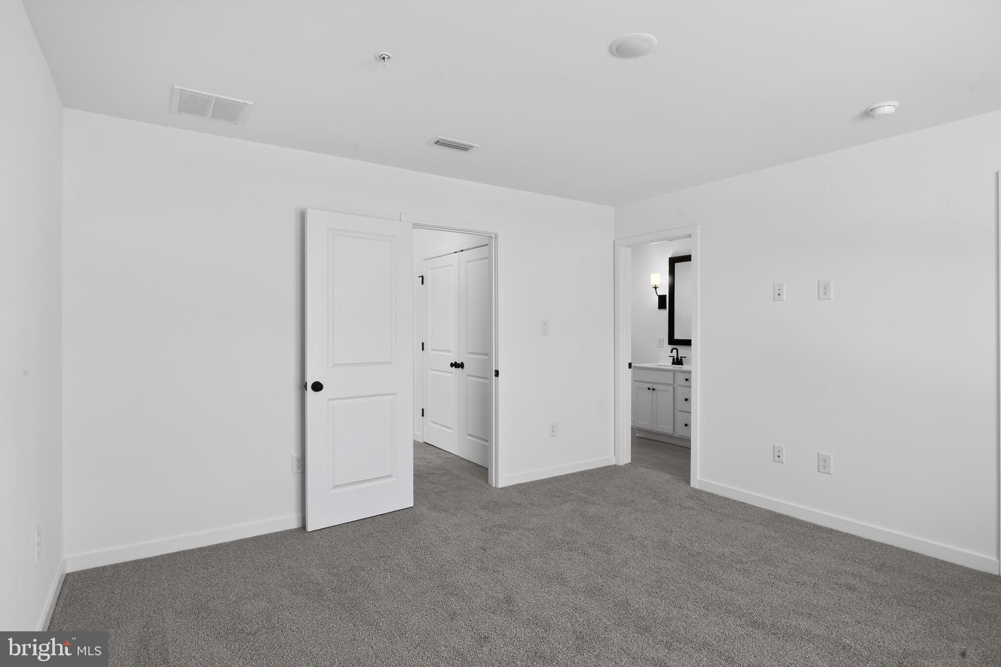 NORTH POINTE COMMONS - Residential