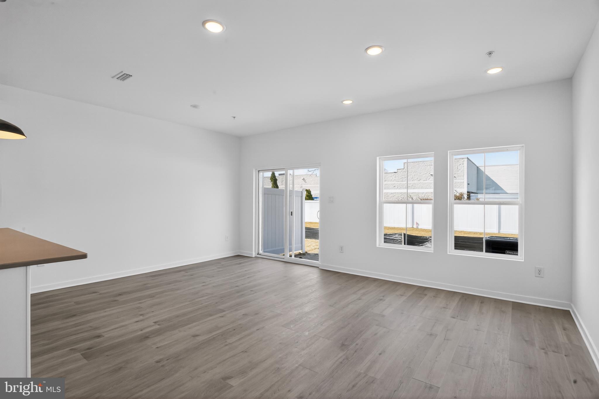 NORTH POINTE COMMONS - Residential