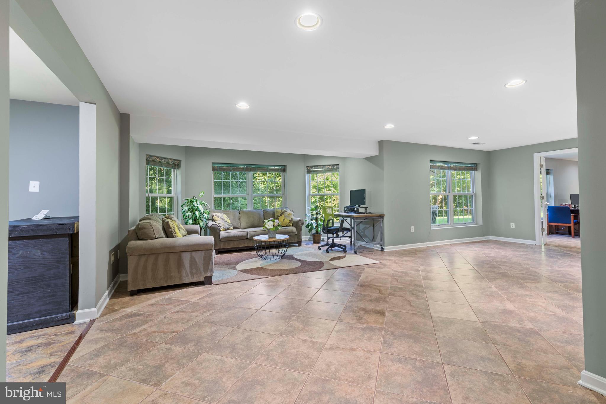 HIGHLAND OAKS - Residential Lease