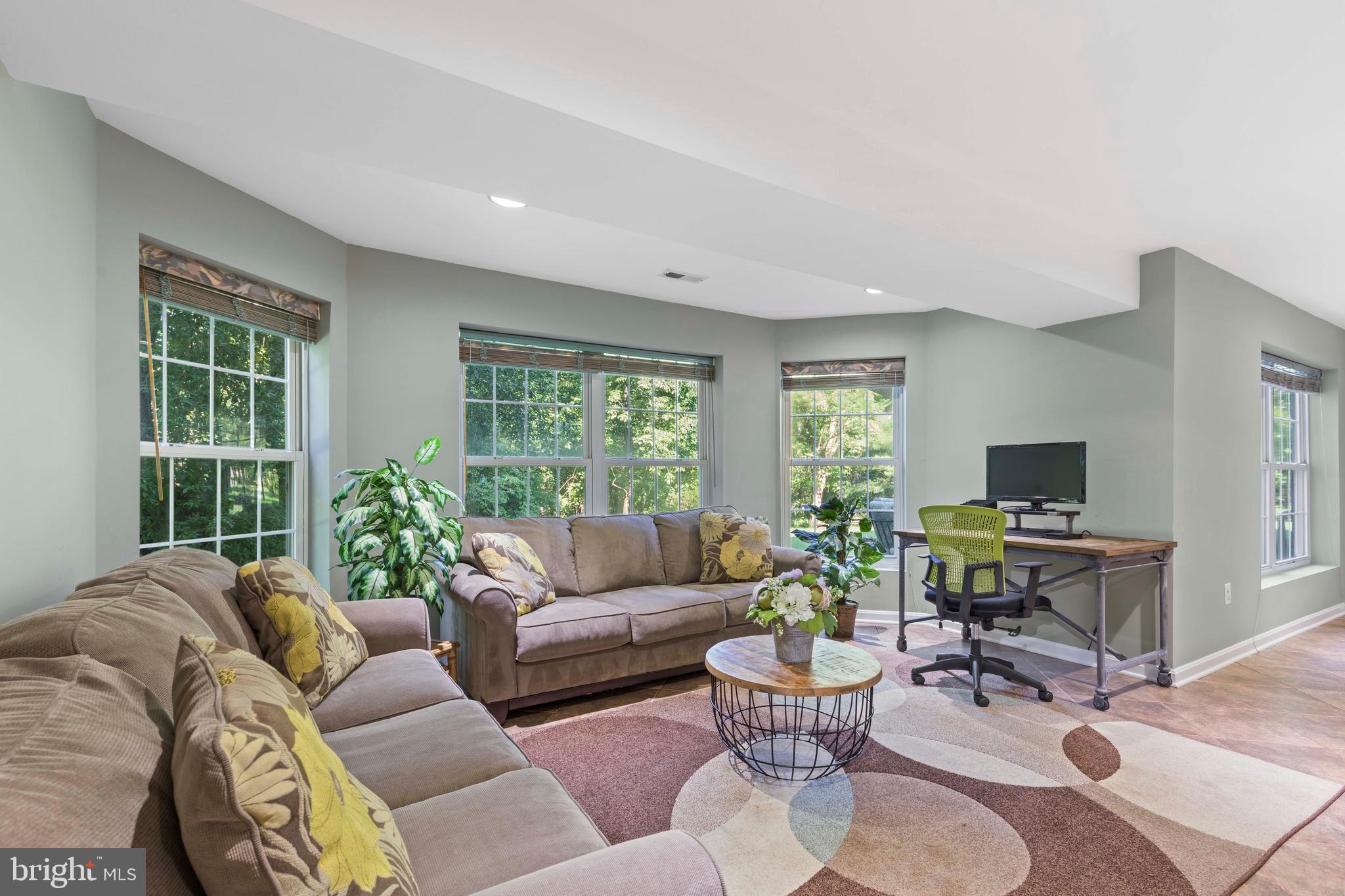 HIGHLAND OAKS - Residential Lease