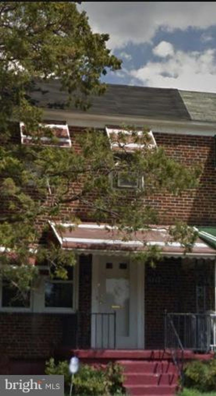 Back on the market due to buyer financing falling through.  Home being sold as is . Seller will not make any repairs. Newer Appliances,  New Windows Throughout 2018.