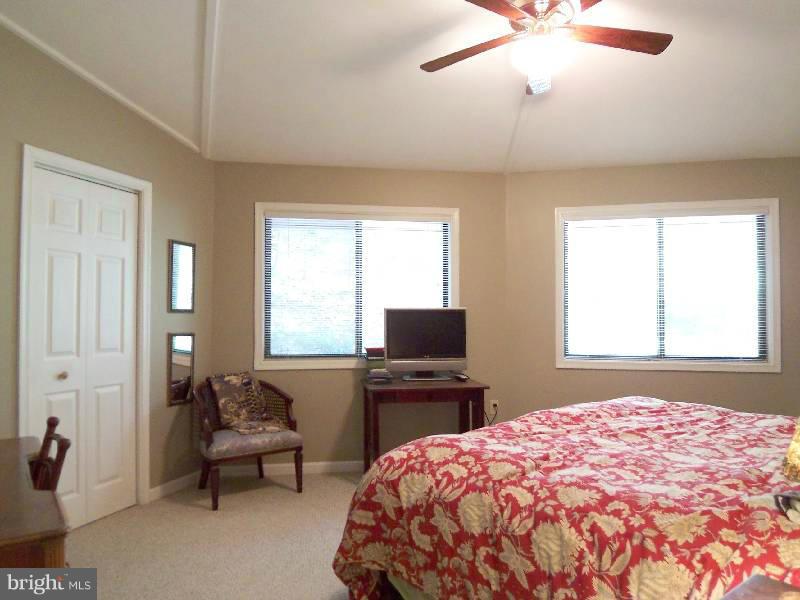 LINWOOD KNOLL - Residential