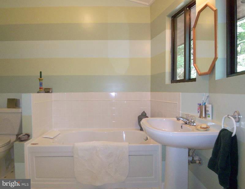 LINWOOD KNOLL - Residential