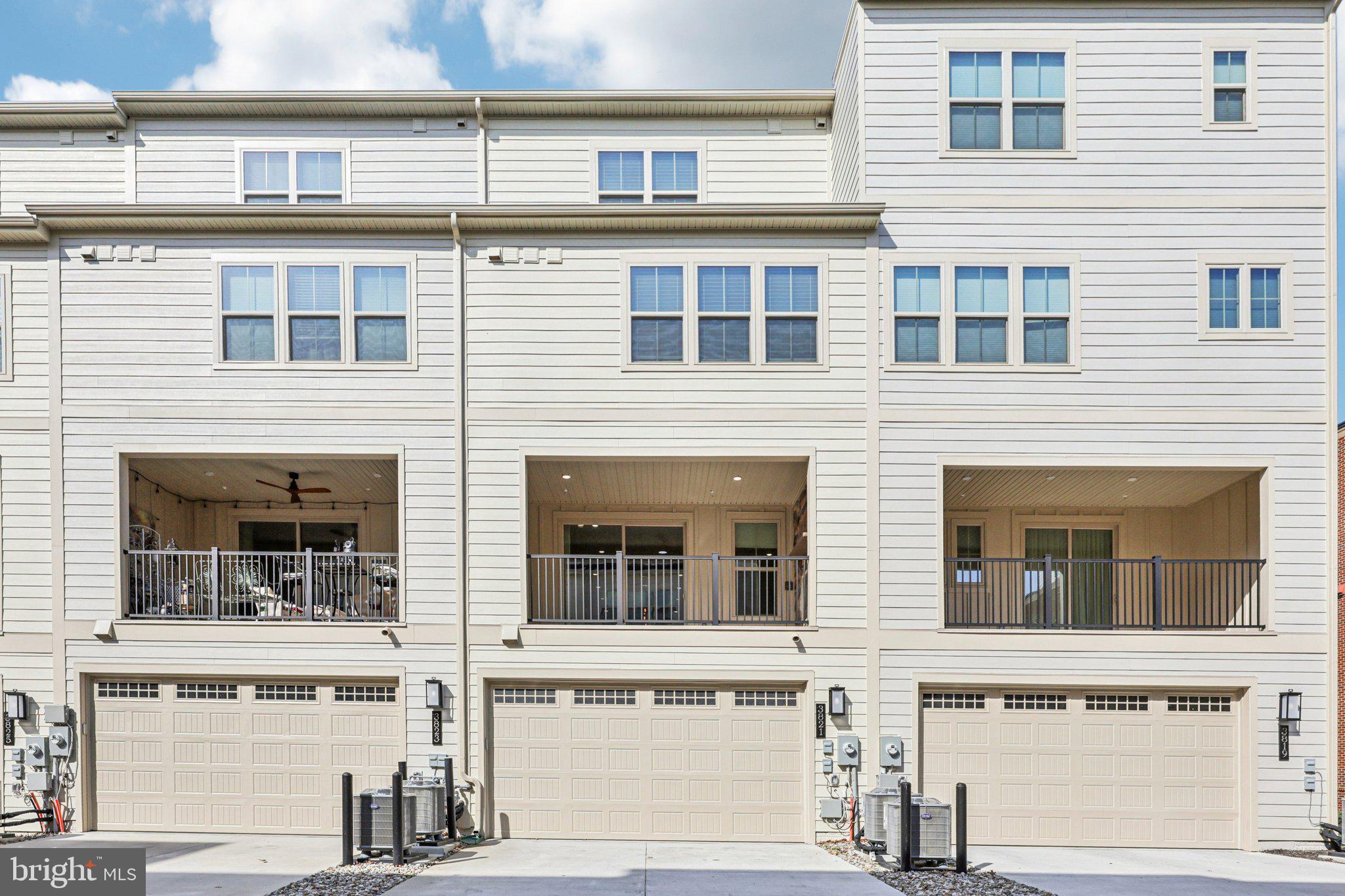 BOULEVARD VI TOWNS - Residential