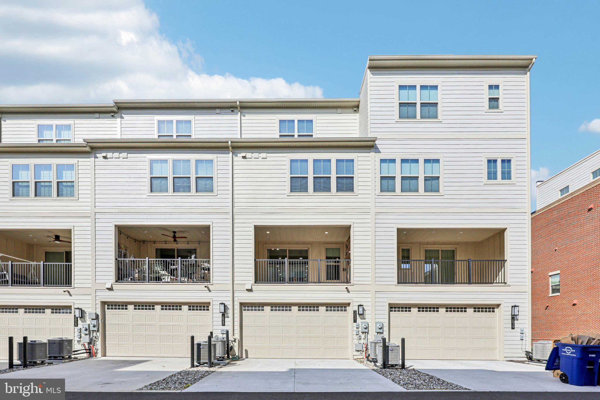 BOULEVARD VI TOWNS - Residential