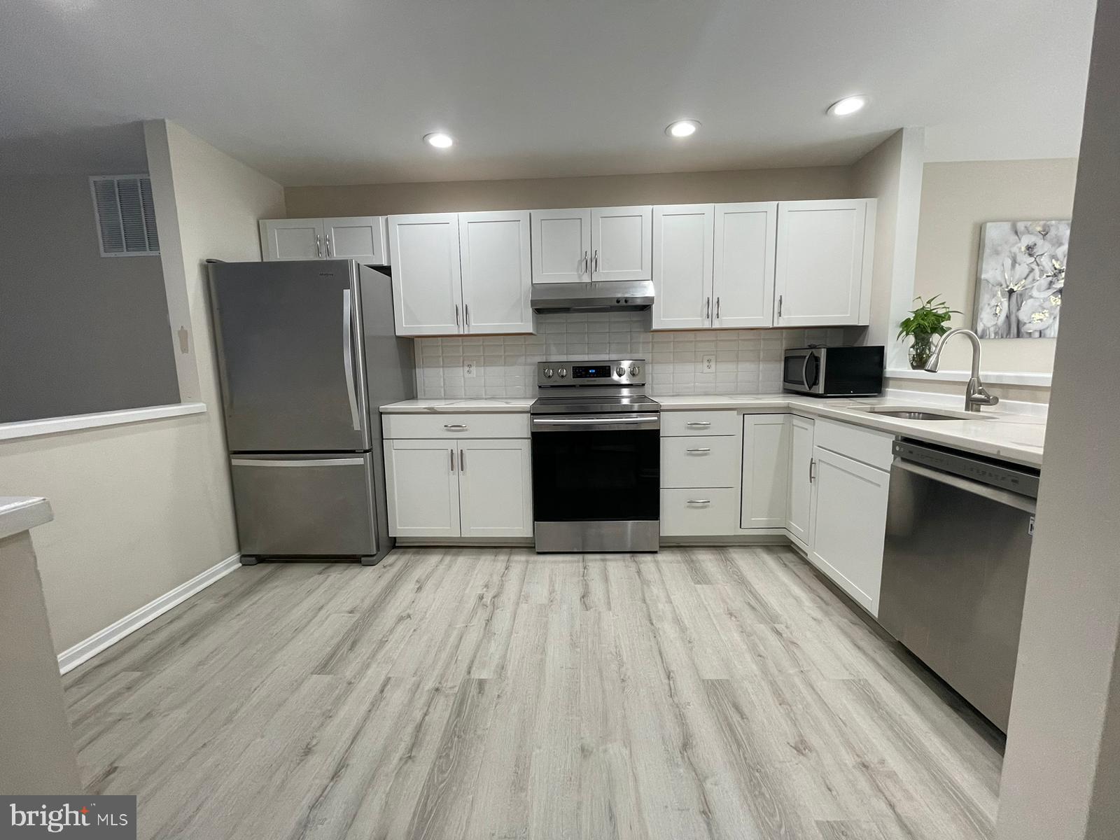 CENTREVILLE GREEN - Residential Lease