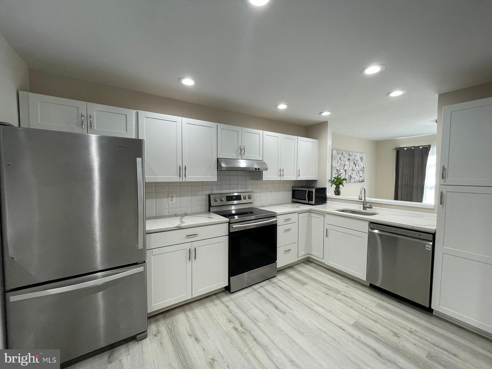 CENTREVILLE GREEN - Residential Lease