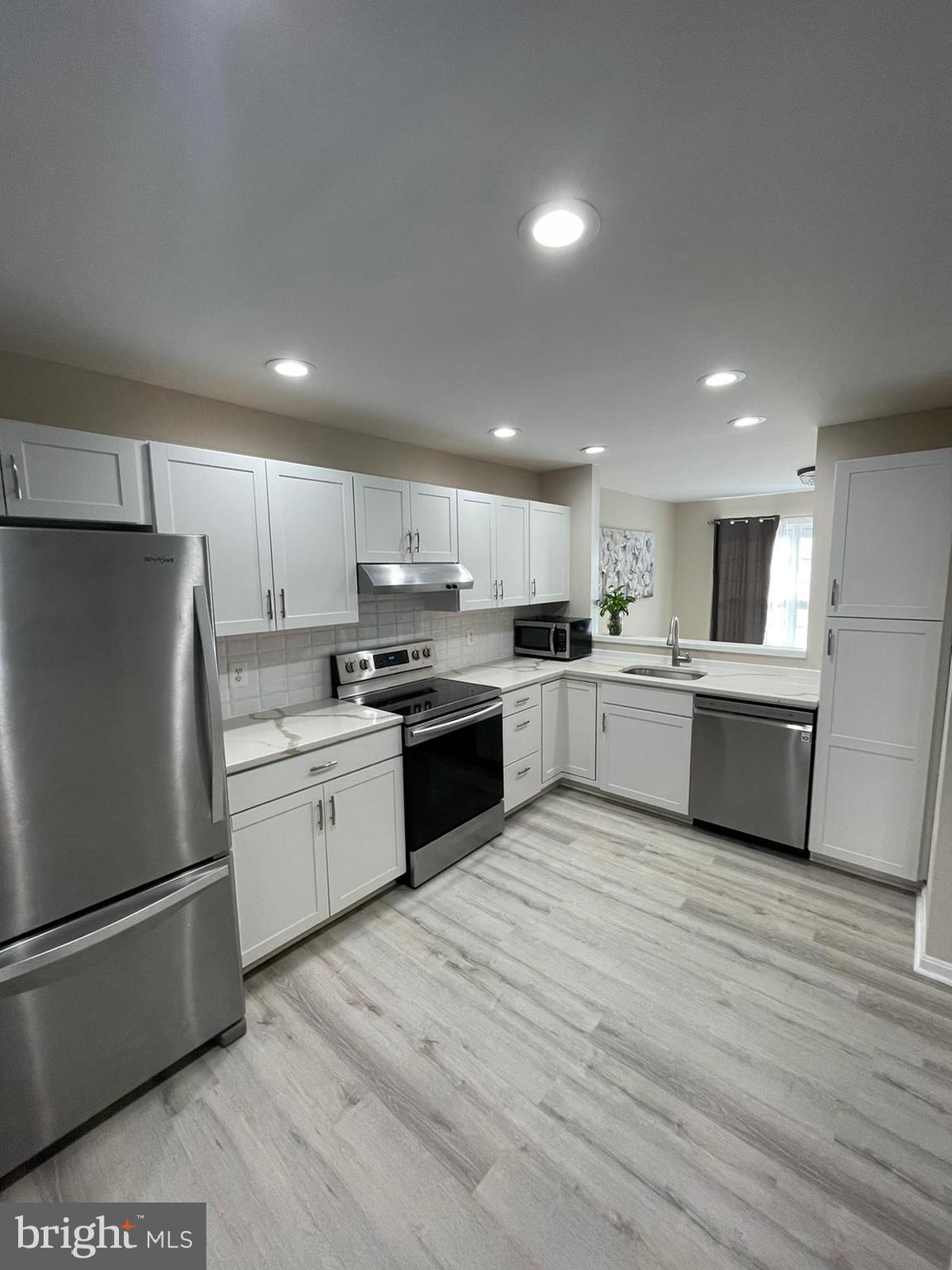 CENTREVILLE GREEN - Residential Lease