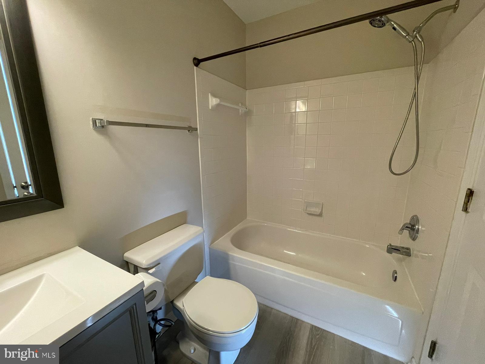 CENTREVILLE GREEN - Residential Lease