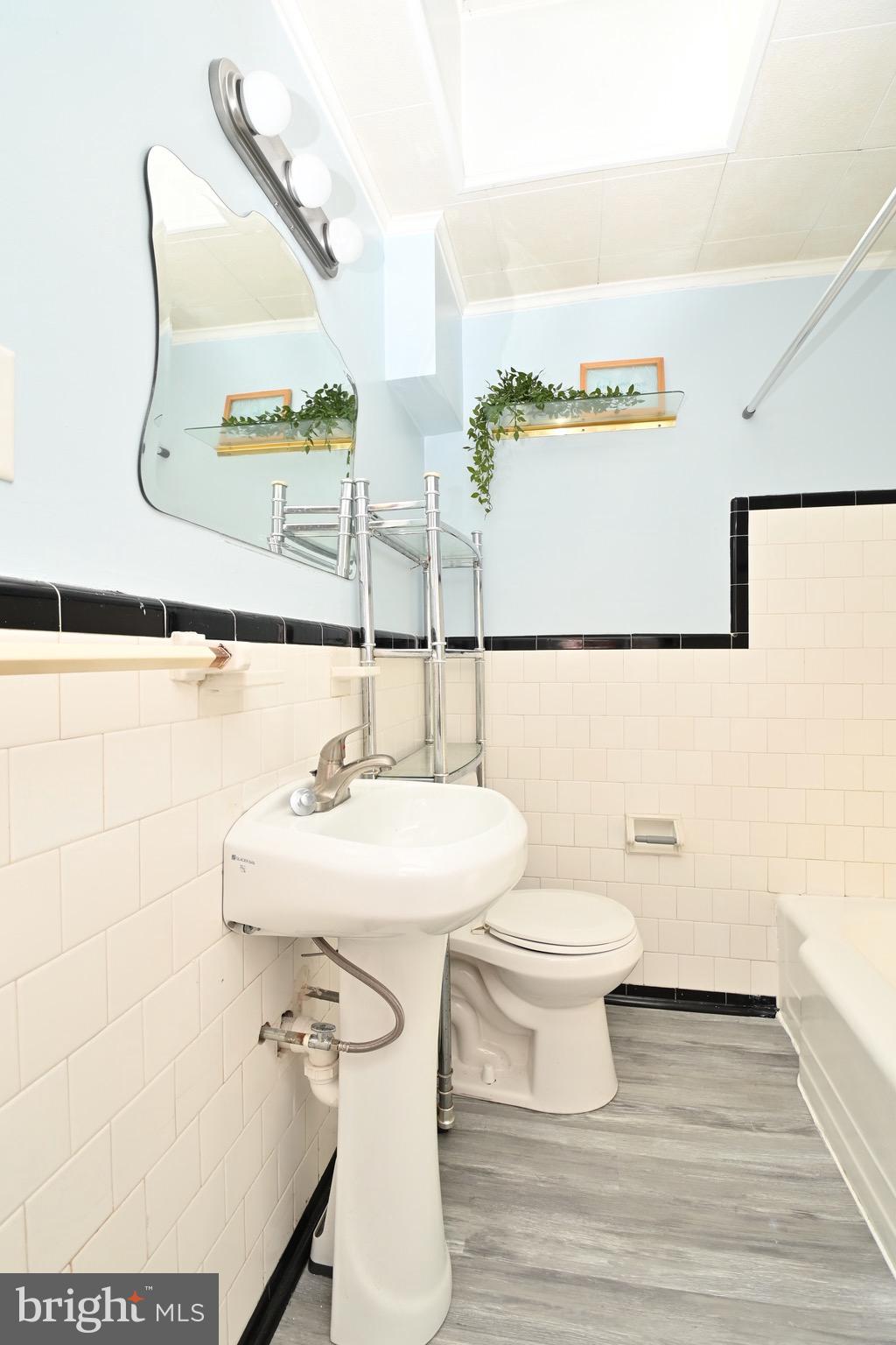 VIOLETVILLE - Residential Lease