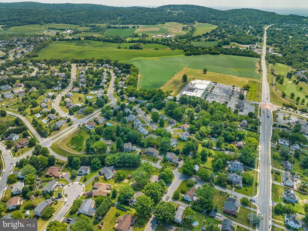 FOXFIELD AT MIDDLETOWN - Residential