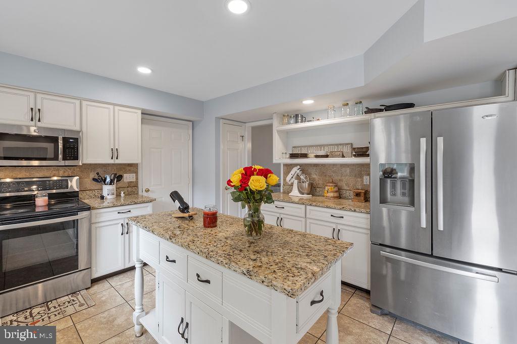 FOXFIELD AT MIDDLETOWN - Residential