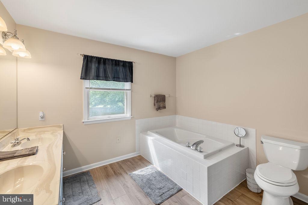 FOXFIELD AT MIDDLETOWN - Residential