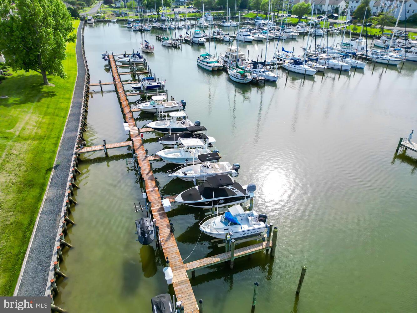 QUEENS LANDING - Residential