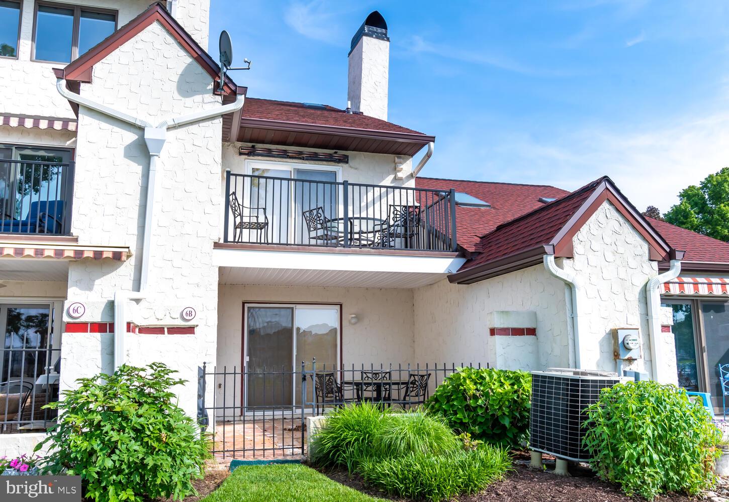 QUEENS LANDING - Residential