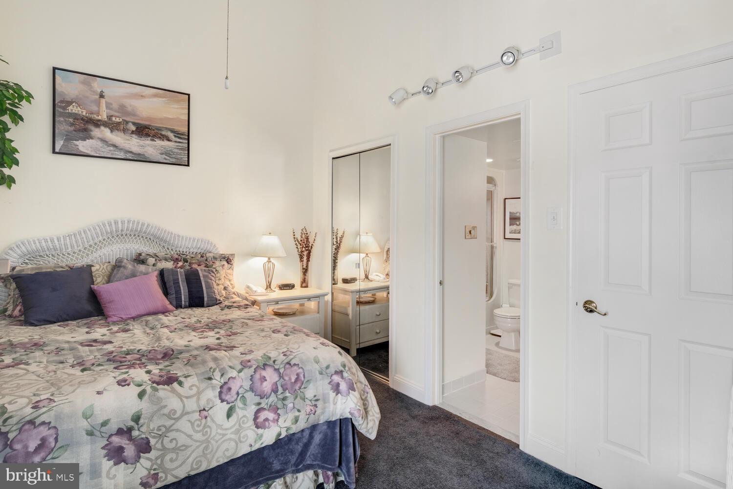 QUEENS LANDING - Residential