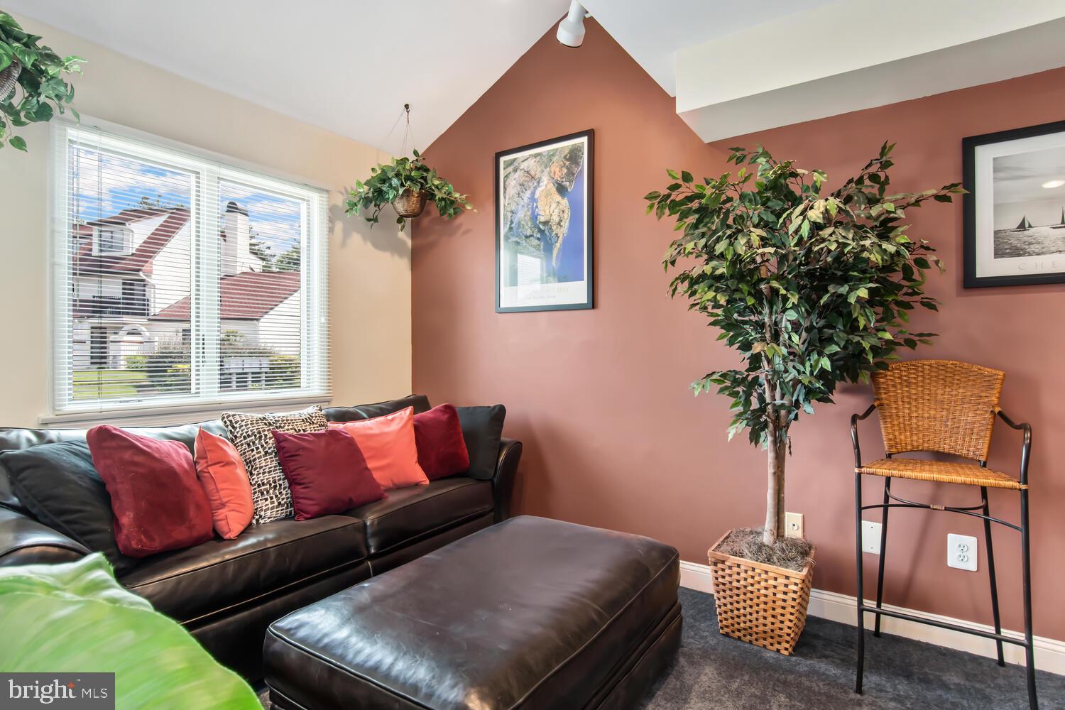 QUEENS LANDING - Residential