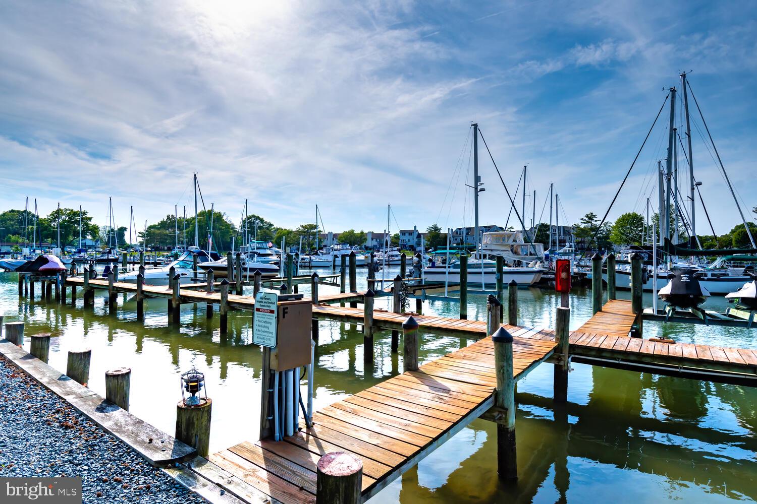 QUEENS LANDING - Residential