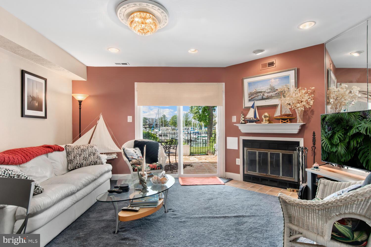 QUEENS LANDING - Residential