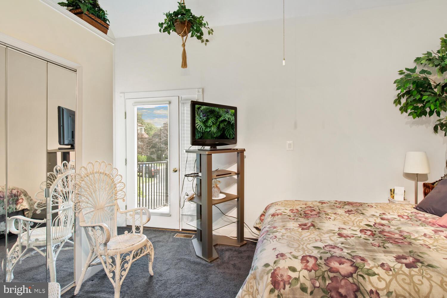 QUEENS LANDING - Residential