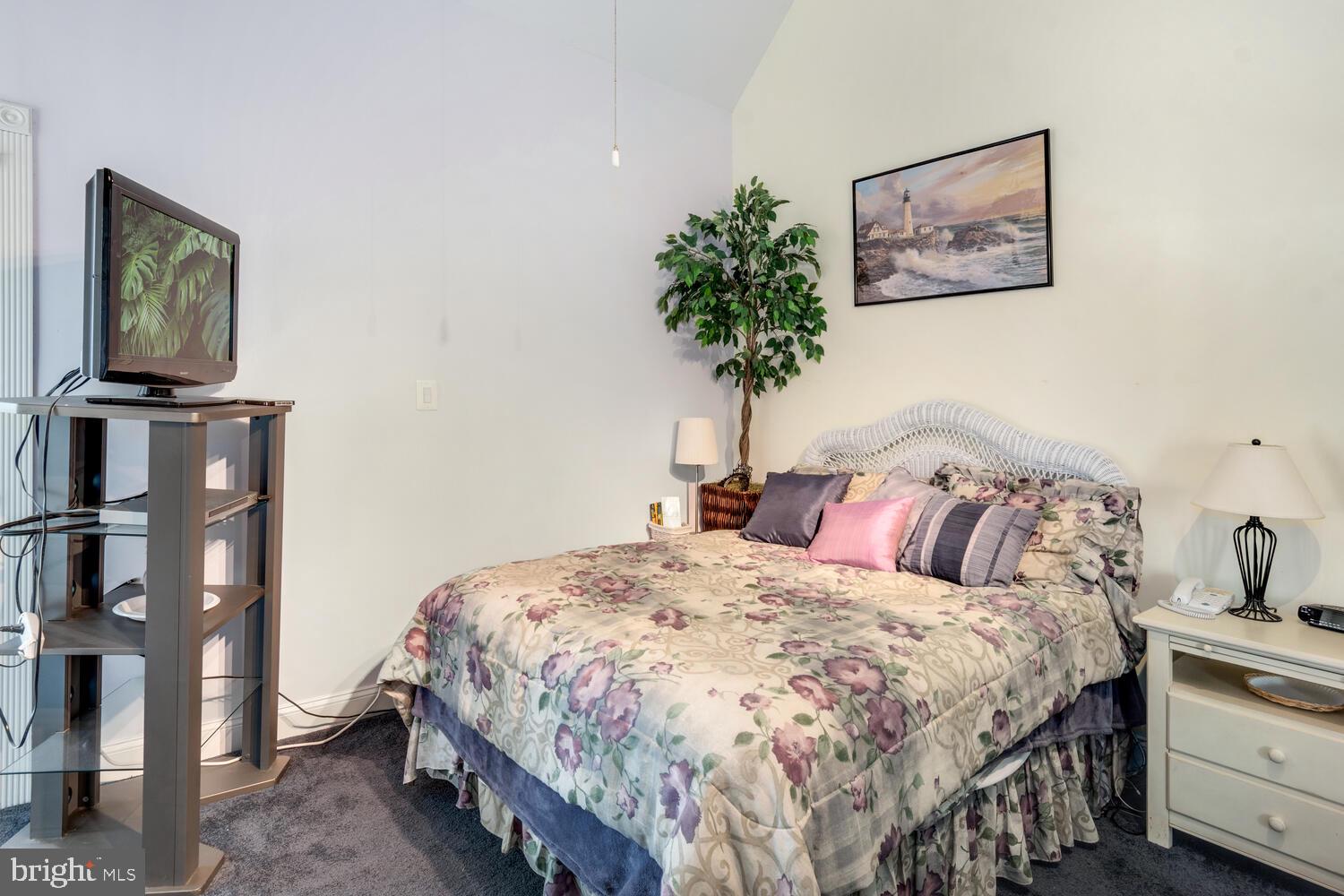 QUEENS LANDING - Residential