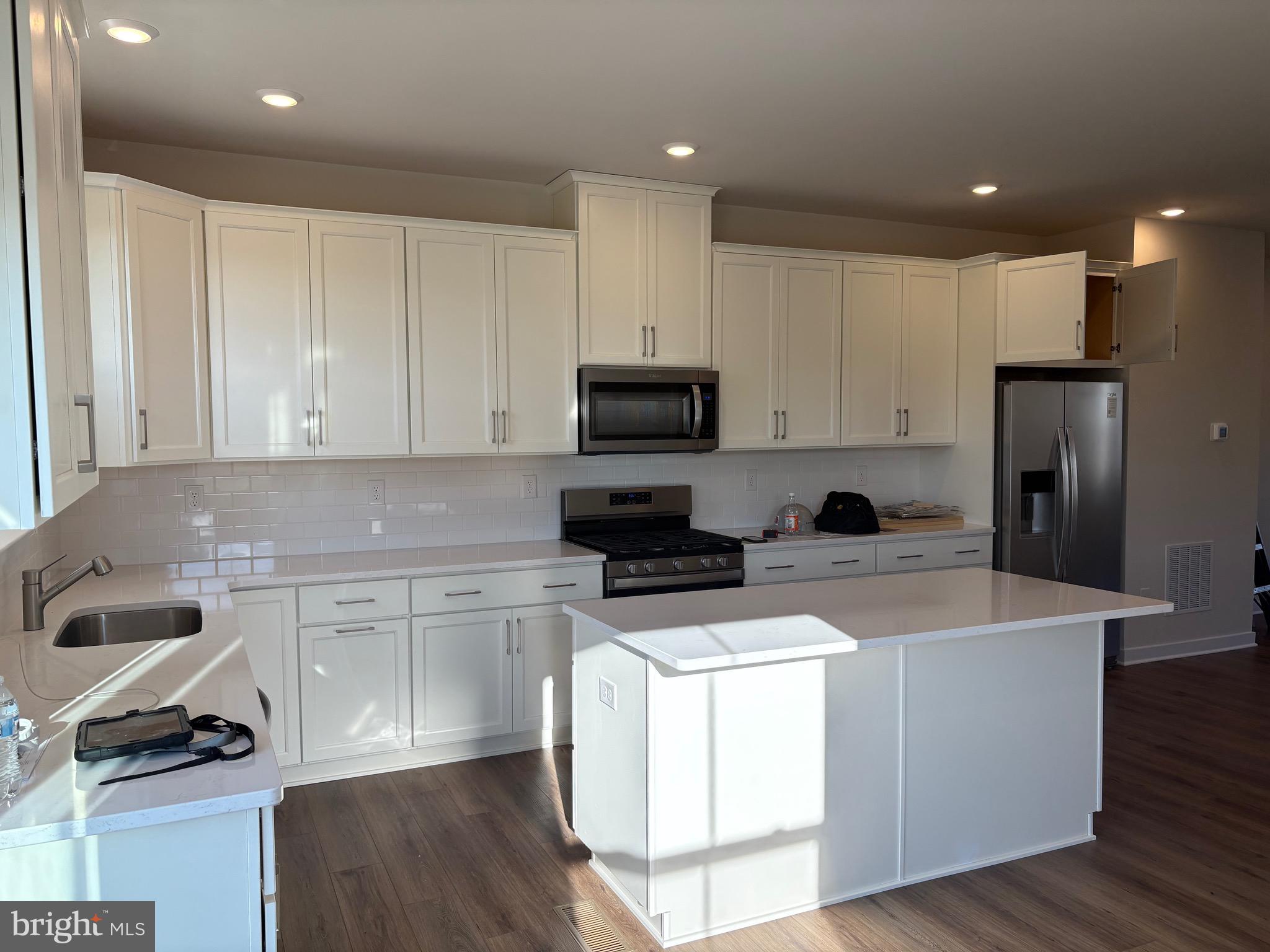 RIVER PIONTE - Residential Lease