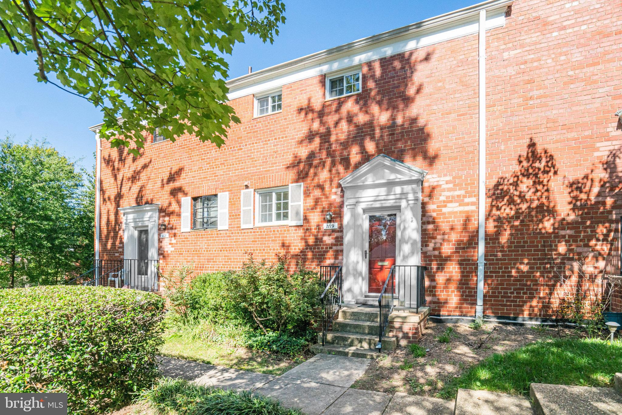 1119 BEVERLEY DRIVE