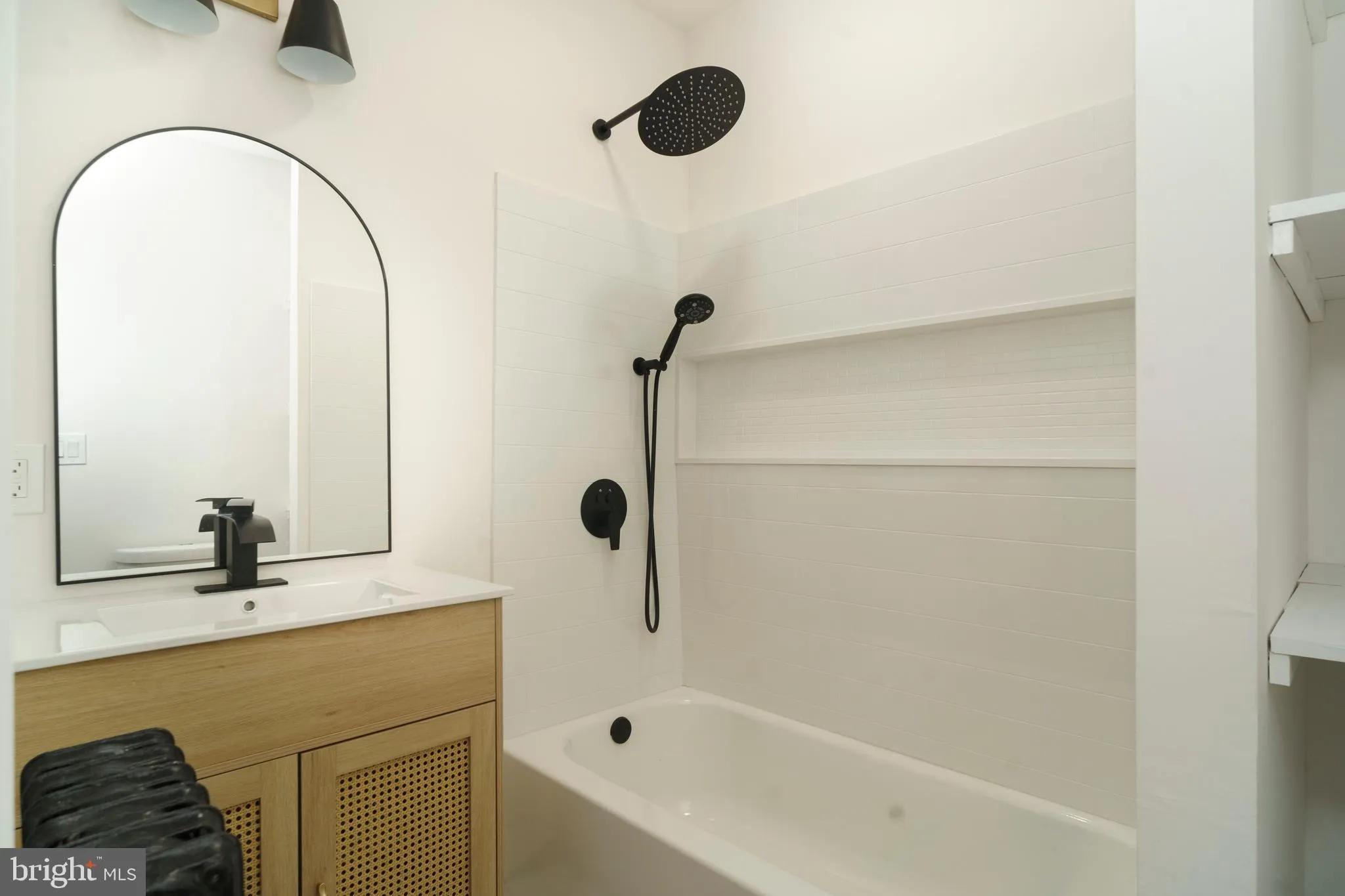 Philadelphia, Pennsylvania 19146, United States, 3 Bedrooms Bedrooms, ,2 BathroomsBathrooms,Residential,Active,184591