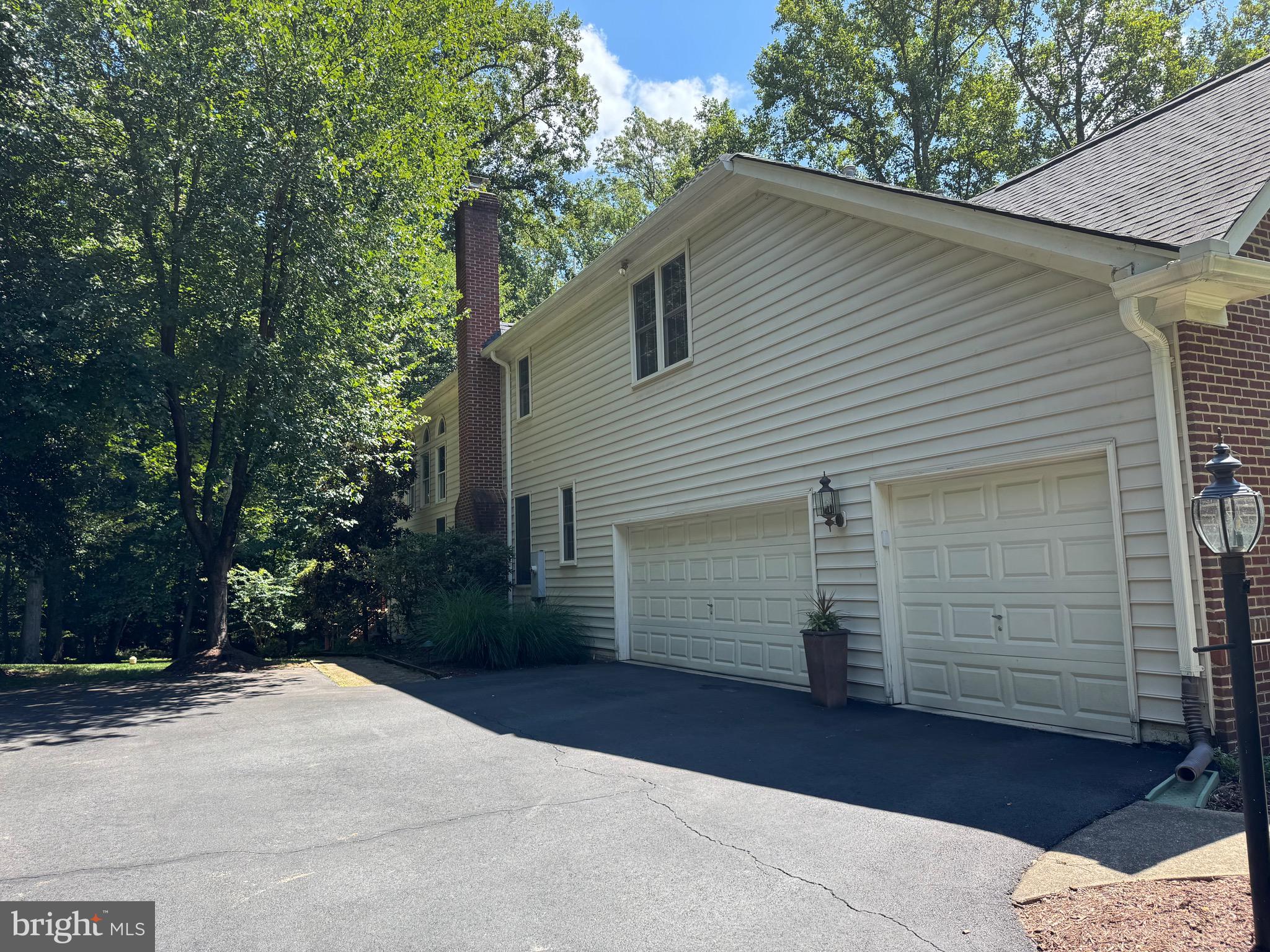 3300 LAUREN OAKS COURT