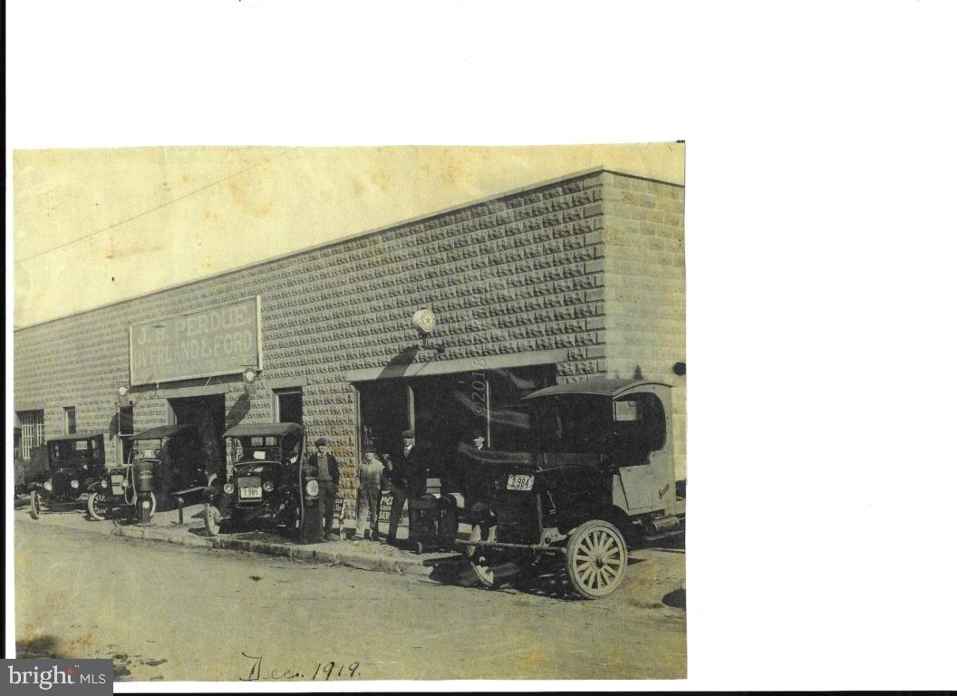 310 N WASHINGTON STREET