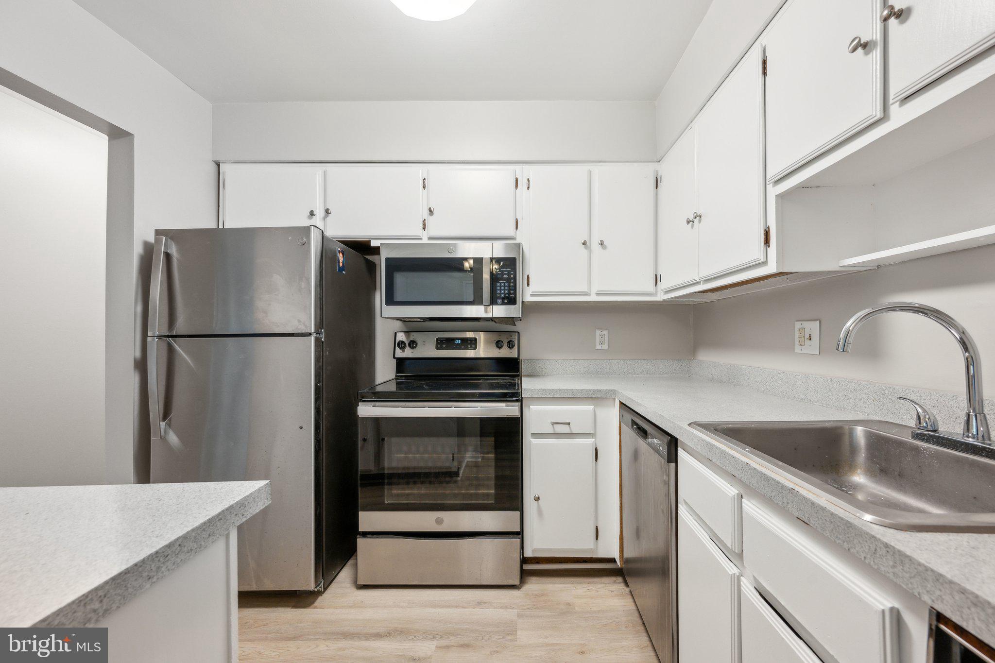 TREETOP CONDO - Residential Lease